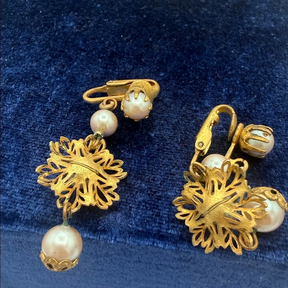 VTG MCM goldtone floral faux pearl drop clip on earrings costume jewelry